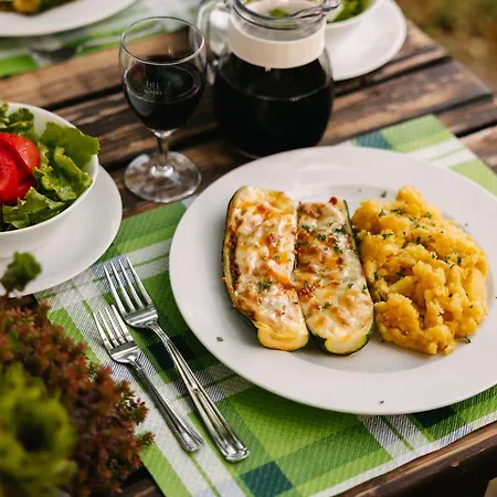 Homestead Lukec - Archery, Bbq, Escape Room, Kayaking *